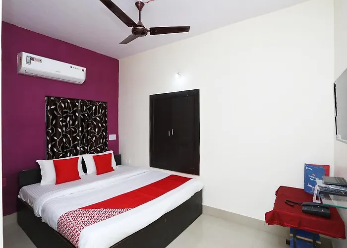 OYO 19556 Hotel Puri Inn