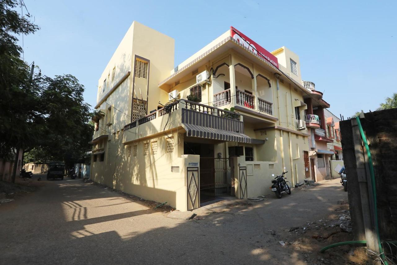 Oyo 19556 Hotel 3*